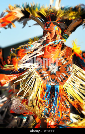 SCOTTSDALE, AZ - NOV 7 : Les danseurs participent à la 24e édition du Red Mountain Eagle Pow-wow le 7 novembre 2010 à Scottsdale, AZ. Banque D'Images