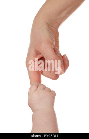 Baby holding mères doigt. Plus isolé sur fond blanc