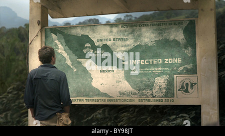 Monsters Année : 2010 UK : Gareth Edwards Scoot McNair Banque D'Images