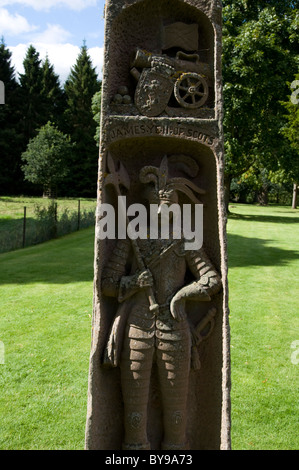 Statue du Roi Jacques II d'Écosse à l'abbaye de Dryburgh dans les Scottish Borders. Banque D'Images