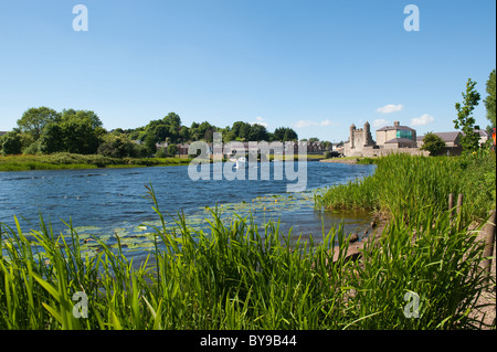 Vue sur le château d'Enniskillen et Erne Banque D'Images