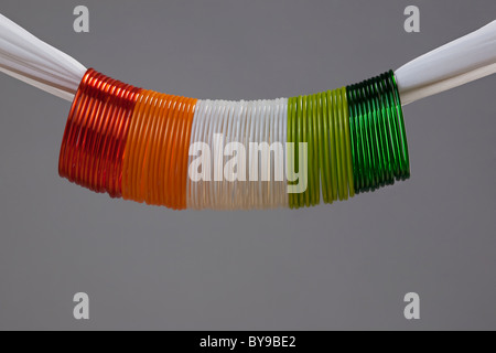 Bracelets de couleur différente Banque D'Images