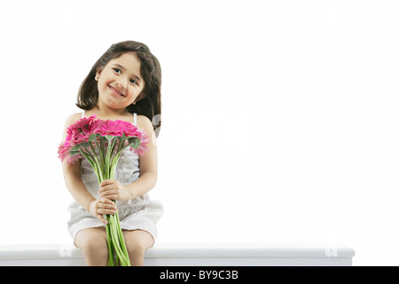 Portrait of a Girl holding Flowers Banque D'Images