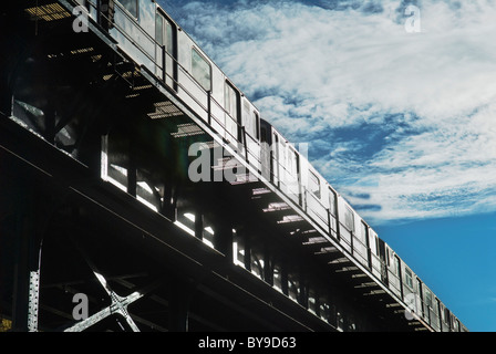 Vue depuis la rue de NYC Subway élevée Banque D'Images