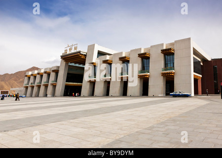 L'extérieur de la gare Lhassa au Tibet. JMH4612 Banque D'Images