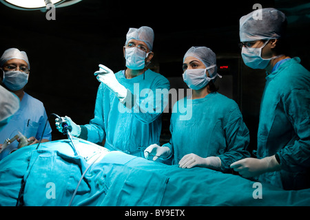 Chirurgiens de l'opération Banque D'Images