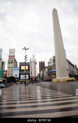 El Obelisco (obélisque), un monument historique national sur la Plaza de la República, à Buenos Aires, Argentine Banque D'Images