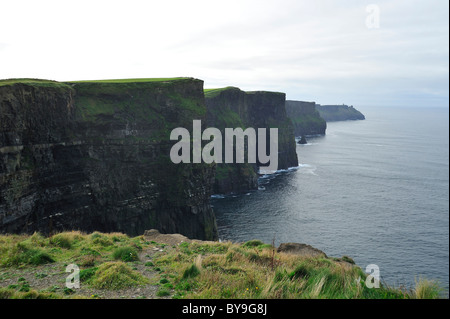 Les falaises de Moher, Doolin, dans le comté de Clare, Irlande Banque D'Images