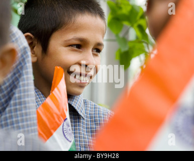 School boy avec le drapeau indien Banque D'Images