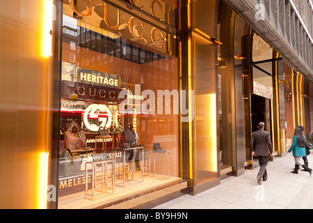 Le décor doré du designer Gucci store sur Sloane Street, Knightsbridge, Londres Banque D'Images