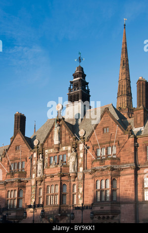 L'Hôtel de ville de Coventry avec la cathédrale en arrière-plan. West Midlands, Royaume-Uni. Banque D'Images