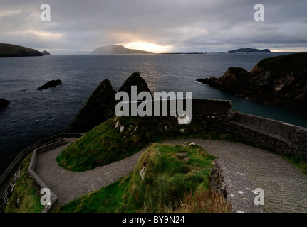 Dunquin pier océan atlantique et Inishtooskert îles Blasket péninsule de Dingle, comté de Kerry, Irlande Banque D'Images