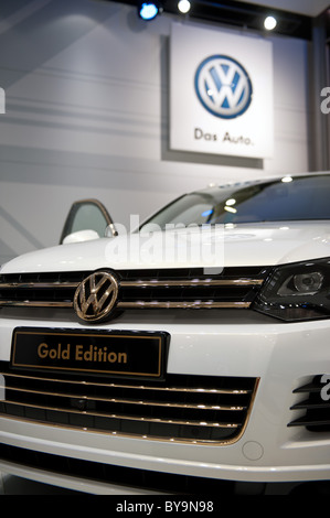 Volkswagen Touareg Gold Edition affichée à la première édition du Qatar Motorshow International lors du sommet de Doha Exhibition Centre Banque D'Images