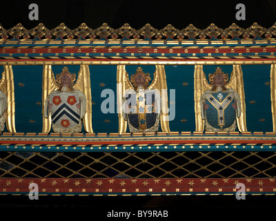 La Cathédrale de Canterbury Canterbury Kent Angleterre Canopy avec armoiries sur la tombe de l'Archevêque Chichele Banque D'Images