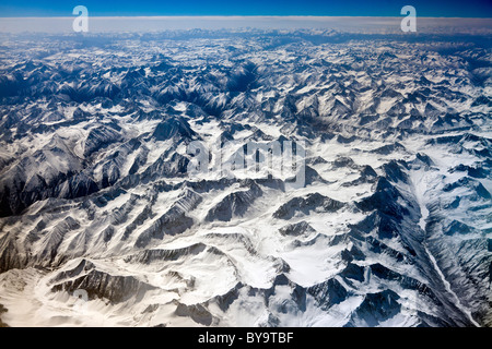 Montagnes reculées de l'Est de l'Himalaya vu de l'avion entre Lhassa au Tibet et à Chengdu, province du Sichuan, Chine. JMH4727 Banque D'Images