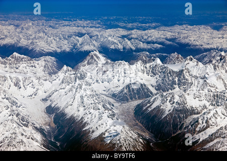 Montagnes reculées de l'Est de l'Himalaya vu de l'avion entre Lhassa au Tibet et à Chengdu, province du Sichuan, Chine. JMH4728 Banque D'Images