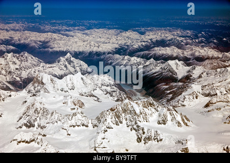 Montagnes reculées de l'Est de l'Himalaya vu de l'avion entre Lhassa au Tibet et à Chengdu, province du Sichuan, Chine. JMH4729 Banque D'Images