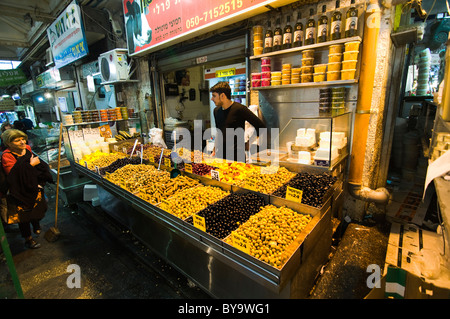 Le quartier animé du marché Mahane Yehuda à Jérusalem. Banque D'Images