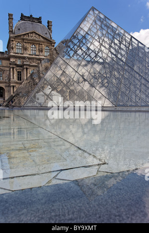 Le Louvre entrée principale Banque D'Images