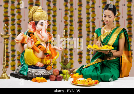 L'exécution d'une femme pooja Banque D'Images