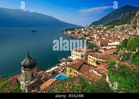 Limone sul Garda sur le lac de Garde, Lombardie, Italie, Europe Banque D'Images