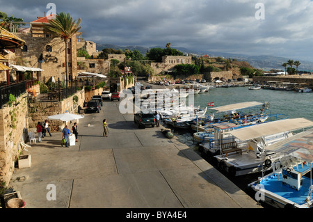 Bateaux dans le port historique de Byblos, UNESCO World Heritage Site, Jbail, Jbeil, Liban, Moyen-Orient, Asie de l'Ouest Banque D'Images