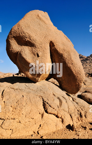 Les rochers de granit dans le Hoggar, Montagnes, Wilaya d'Ahaggar Tamanrasset (Algérie, Sahara, Afrique du Nord, Afrique Banque D'Images