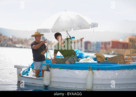 Pêcheurs sur le bateau Banque D'Images