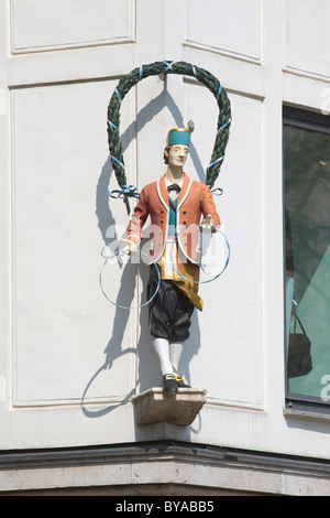 Schaeffler figure sur Schaefflereck Street corner, Altstadt-Lehel district, Munich, Bavaria, Germany, Europe Banque D'Images