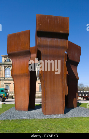 Buscando la Luz, à la lumière, la sculpture en face de la Pinakothek der Moderne musée par Eduardo Chillida Banque D'Images