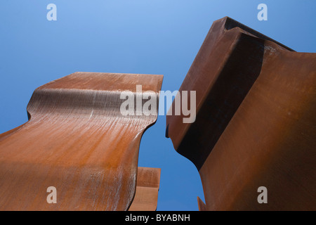 Buscando la Luz, à la lumière, la sculpture en face de la Pinakothek der Moderne musée par Eduardo Chillida Banque D'Images