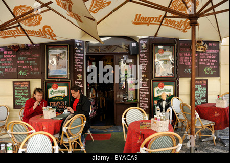 Restaurant, café avec terrasse, Place de Hradcany, le château de Prague, Prague, Bohême, République Tchèque, Europe Banque D'Images