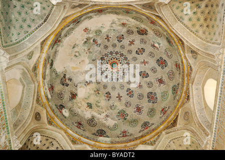 Intérieur peint en coupole de la mosquée Kok Gumbaz à Shahrisabz, Site du patrimoine mondial de l'UNESCO, l'Ouzbékistan, en Asie centrale Banque D'Images