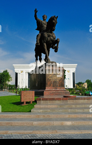 Amir Timur, Temur, Tamerlan Monument, statue à la place Amir Temur à Tachkent, Ouzbékistan, l'Asie centrale Banque D'Images