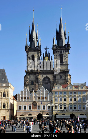 L'École de Tyn, l'église de Tyn, Place de la vieille ville, quartier historique, Prague, la Bohême, République Tchèque, Europe Banque D'Images