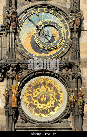 Horloge astronomique de Prague sur la tour de l'horloge de la vieille ville l'Hôtel de Ville, place de la vieille ville, quartier historique, Prague, la bohême Banque D'Images