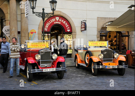 Boissons offertes pour des visites guidées, petit carré, le quartier historique, Prague, la Bohême, République Tchèque, Europe Banque D'Images