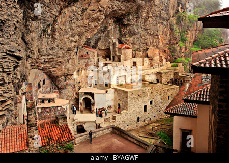 C'est la première 'intérieur' vue sur la cour du monastère de Sumela, après l'entrée principale. Trabzon, Turquie. Banque D'Images