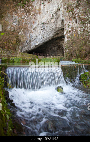 Petnicka Pecina Cave Grotte Cascade Petnica Banque D'Images