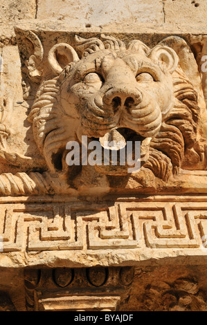 Gargouille en forme de tête de lion sur le site archéologique de Baalbek, Site du patrimoine mondial de l'UNESCO, vallée de la Bekaa, au Liban Banque D'Images