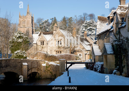 Castle Combe dans la neige, Wiltshire, Royaume-Uni Banque D'Images