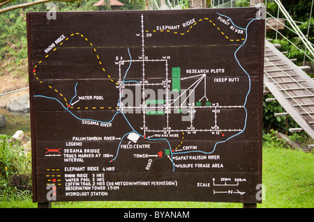 Danum Valley Field : secteur de la carte par le pont sur la rivière Segama montrant différentes zones de conservation et de recherche, de Bornéo, mal Banque D'Images