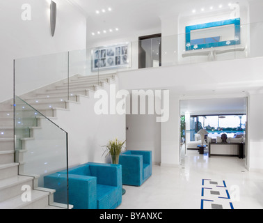 Bel escalier en villa de luxe Banque D'Images