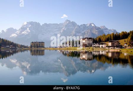 Hôtel sur le lac de Misurina, Dolomites, province de Bolzano-Bozen, Italie, Europe Banque D'Images