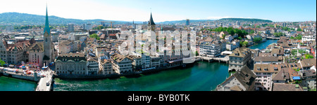 Vue panoramique de Zurich sur la Limmat, Zurich, Switzerland, Europe Banque D'Images