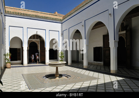 Patio dans El Palais Bahia, Marrakech Medina, UNESCO World Heritage Site, Maroc, Afrique du Nord Banque D'Images