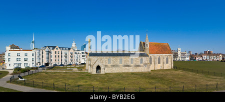 Panorama de l'église de la garnison royale avec Portsmouth, Domus Dei, Spinnaker Tower de Bastion du Roi, Vieux Portsmouth, Hampshire Banque D'Images