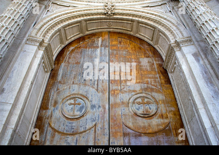 Porte principale de la Cathédrale de Cadix (Catedral Nueva), construit 1722-1838, sur la Plaza Catedral, Cadix, Andalousie, Espagne Banque D'Images