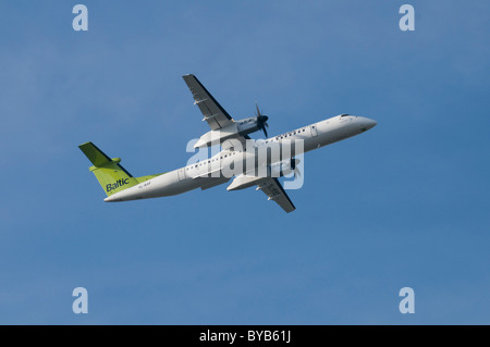 Air Baltic de Havilland Canada DHC-8-400Q Dash 8 en montée, par Bombardier avions régionaux Banque D'Images