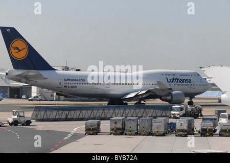 Sarre 747-400 Boeing juste avant le décollage, l'aéroport de Frankfurt, Frankfurt am Main, Hesse, Germany, Europe Banque D'Images